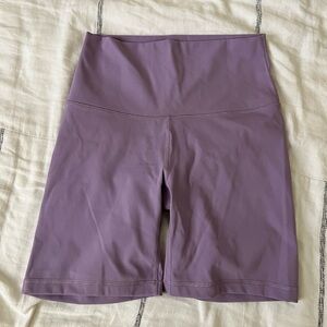 Aritzia TnaSlick Cheeky Hi-Rise 7” shorts - S - Lilac